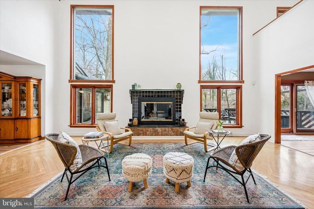 2 LAKE AVE, Media, PA 19063