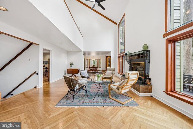 2 LAKE AVE, Media, PA 19063