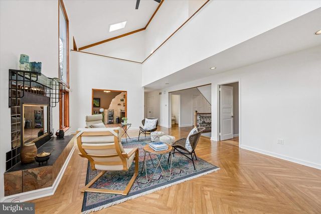 2 LAKE AVE, Media, PA 19063