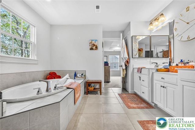 1606 watson Loop, Upper Macungie Twp, PA 18051