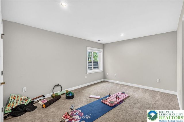 1606 watson Loop, Upper Macungie Twp, PA 18051