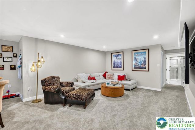 1606 watson Loop, Upper Macungie Twp, PA 18051