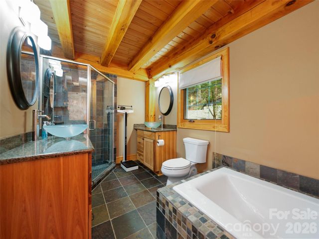 82 Red Oak Drive, Mills River, NC 28759