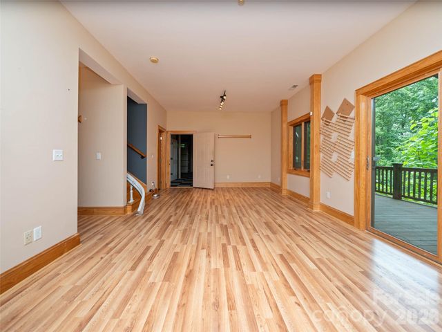 82 Red Oak Drive, Mills River, NC 28759