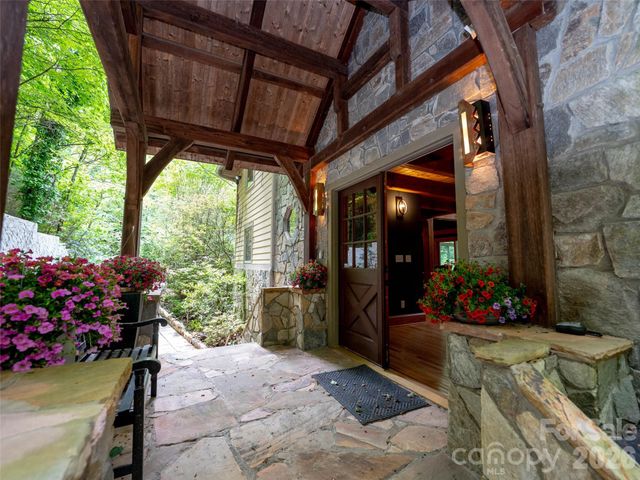82 Red Oak Drive, Mills River, NC 28759