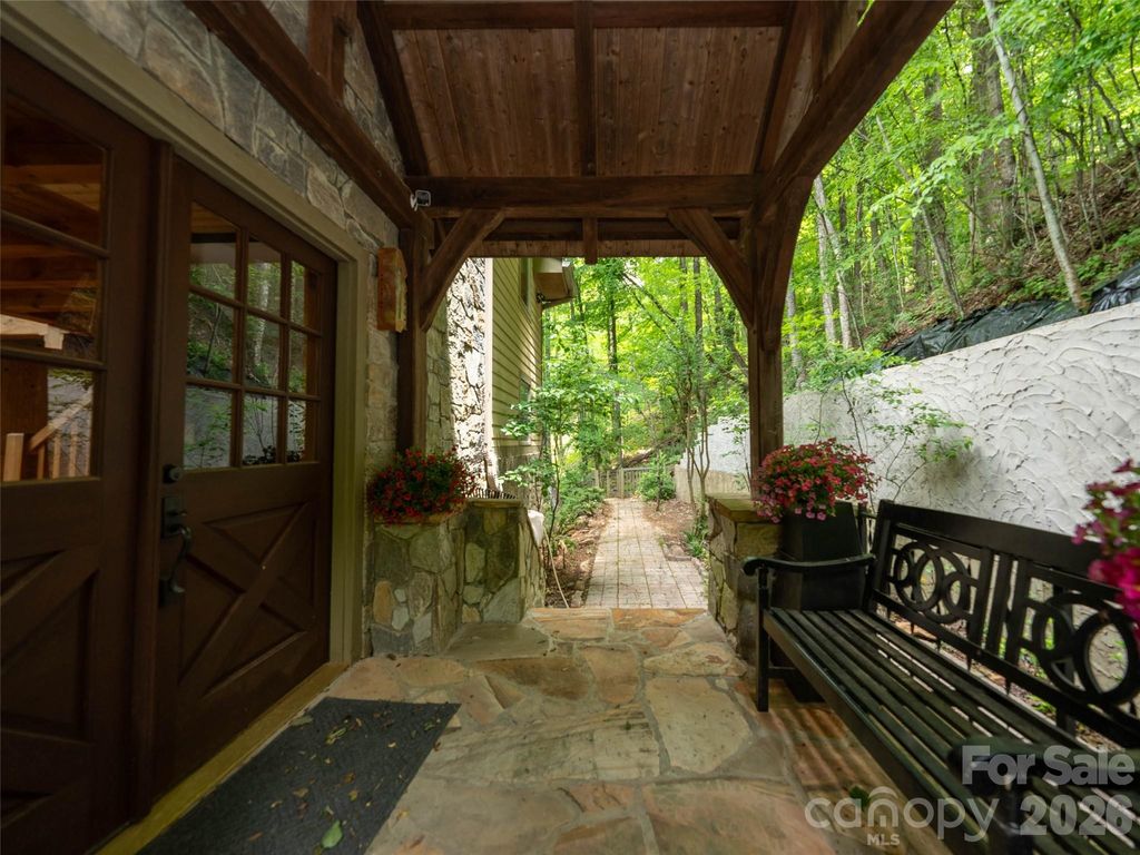 82 Red Oak Drive, Mills River, NC 28759