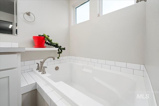 4585 W Everest St, Meridian, ID 83646