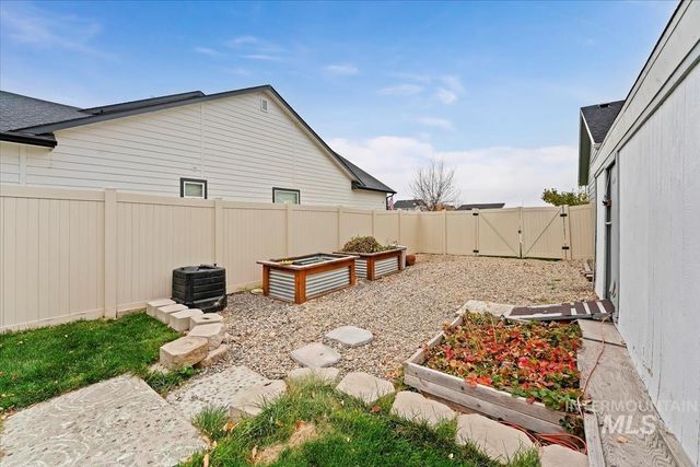 4585 W Everest St, Meridian, ID 83646