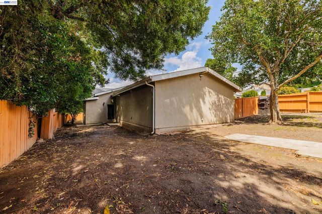 2241 Kelly St, Hayward, CA 94541