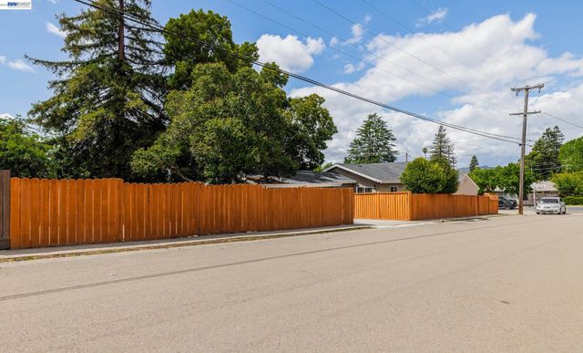 2241 Kelly St, Hayward, CA 94541