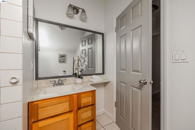 2241 Kelly St, Hayward, CA 94541