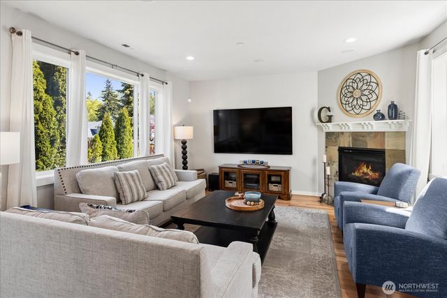 1074 Ridge Street, Mukilteo, WA 98275