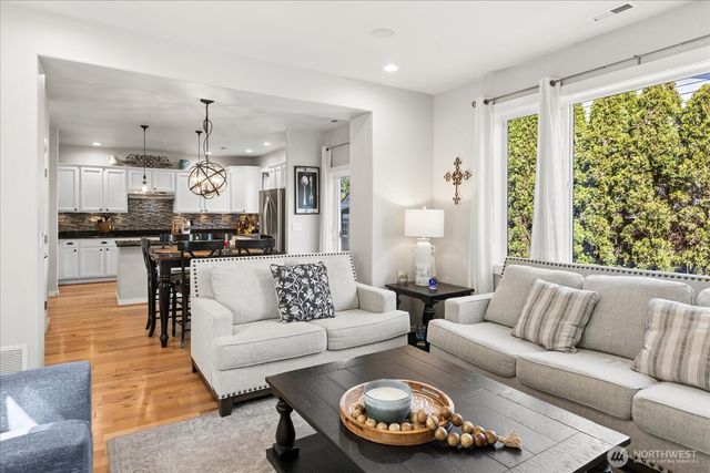 1074 Ridge Street, Mukilteo, WA 98275