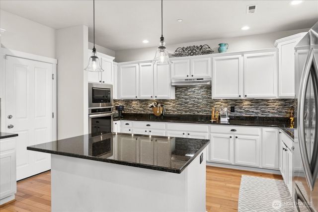 1074 Ridge Street, Mukilteo, WA 98275