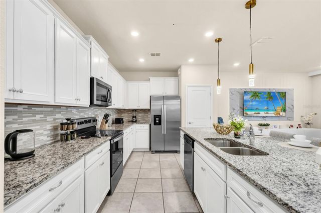 830 PARADISE DRIVE, Davenport, FL 33897