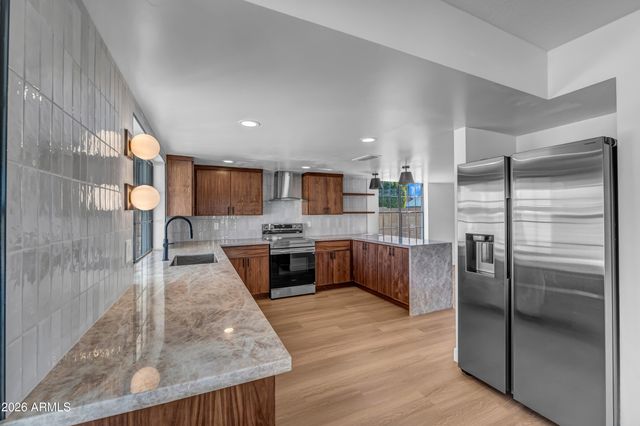 6332 W SHANGRI LA Road, Glendale, AZ 85304