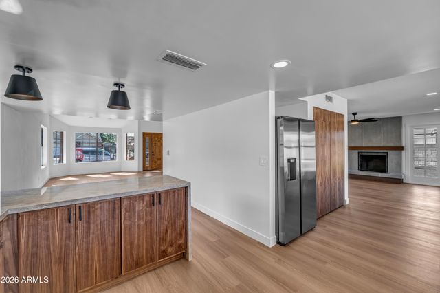 6332 W SHANGRI LA Road, Glendale, AZ 85304