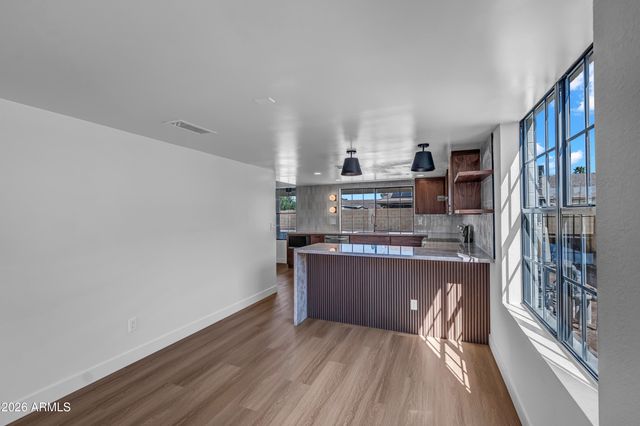 6332 W SHANGRI LA Road, Glendale, AZ 85304