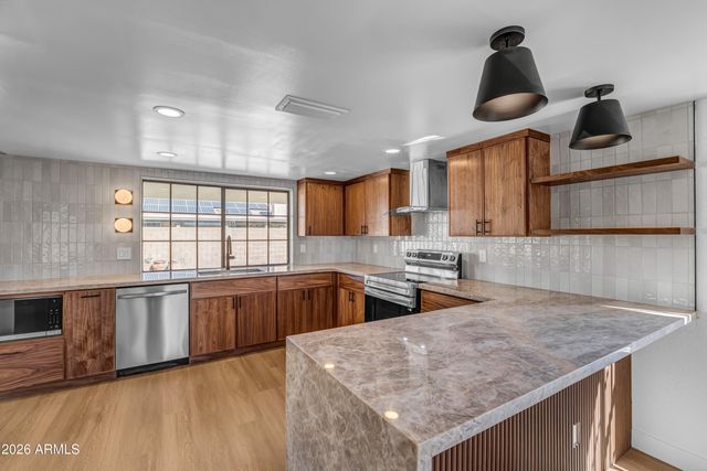 6332 W SHANGRI LA Road, Glendale, AZ 85304