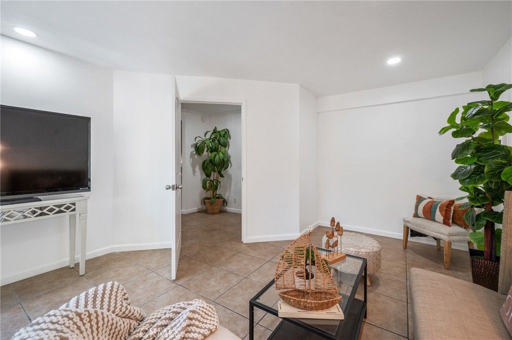 Image 3 of property listing at 378 S Miraleste Drive 426, San Pedro, CA 90732