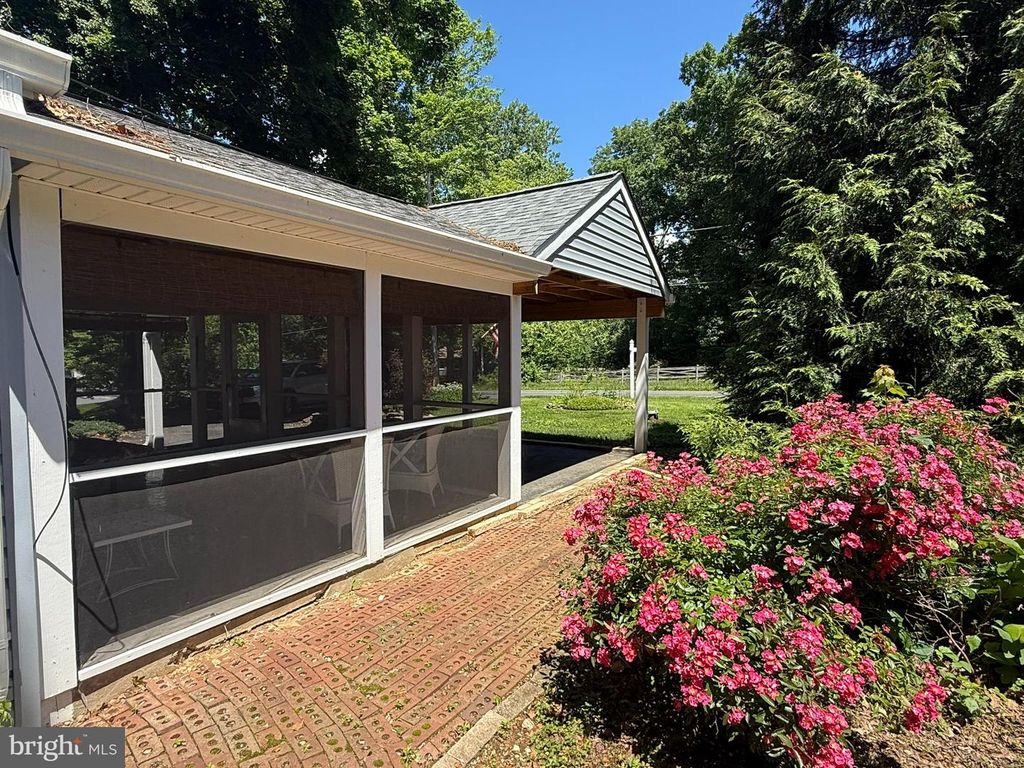 Image 17 of property listing at 1023 CHERRYTOWN RD, Westminster, MD 21158
