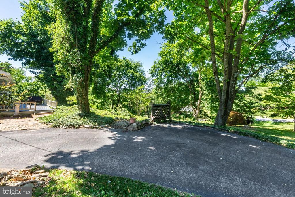 Image 4 of property listing at 1023 CHERRYTOWN RD, Westminster, MD 21158