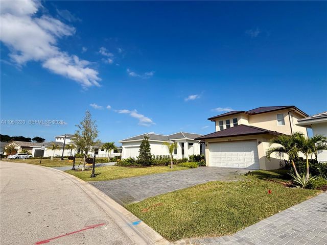 312 SE Via Sangro, Port St. Lucie, FL 34952