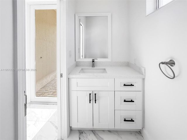 312 SE Via Sangro, Port St. Lucie, FL 34952