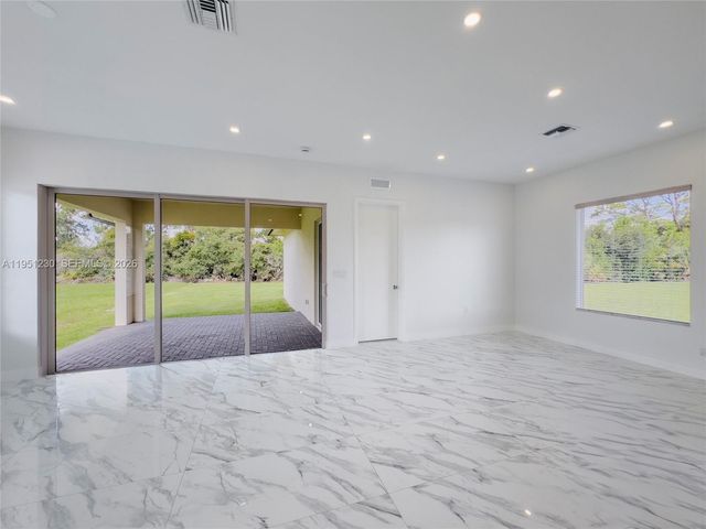 312 SE Via Sangro, Port St. Lucie, FL 34952