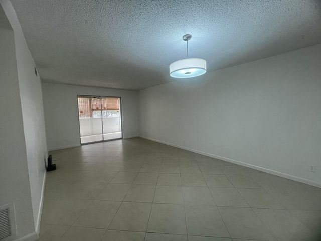 2615 NE 3rd Court 213, Boynton Beach, FL 33435