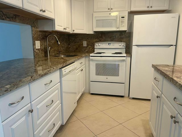 2615 NE 3rd Court 213, Boynton Beach, FL 33435