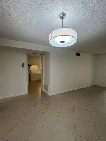 2615 NE 3rd Court 213, Boynton Beach, FL 33435