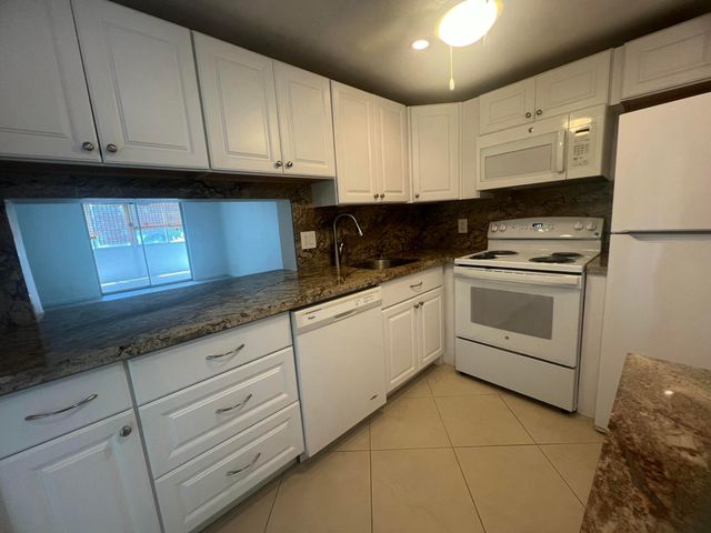 2615 NE 3rd Court 213, Boynton Beach, FL 33435