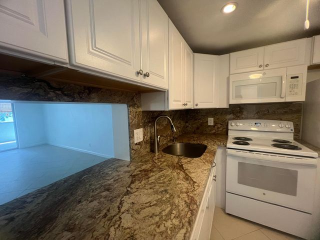 2615 NE 3rd Court 213, Boynton Beach, FL 33435