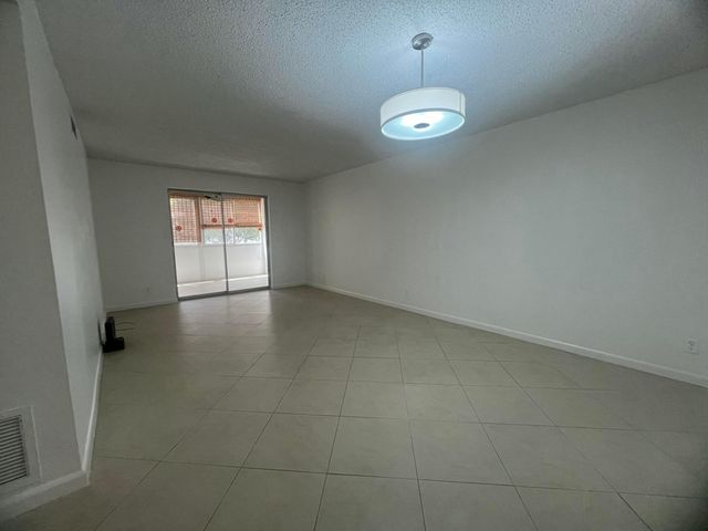 2615 NE 3rd Court 213, Boynton Beach, FL 33435