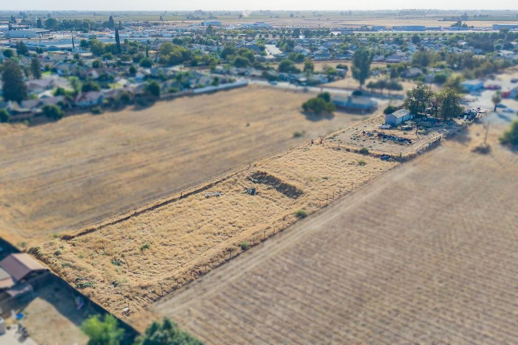 Image 15 of property listing at 10166 S Highland Avenue, Selma, CA 93662