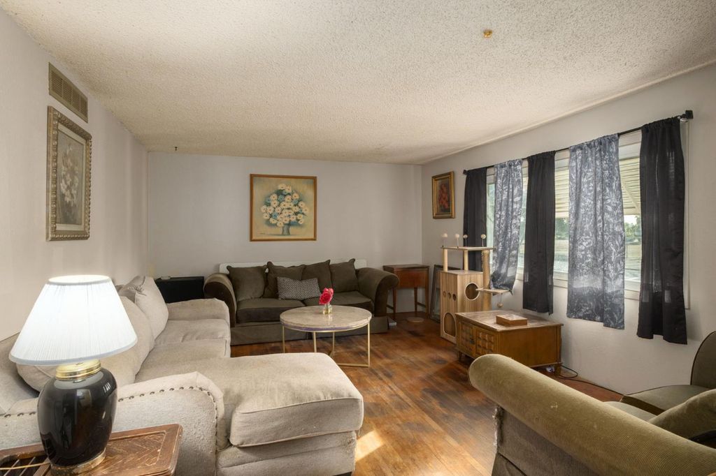 Image 4 of property listing at 10166 S Highland Avenue, Selma, CA 93662