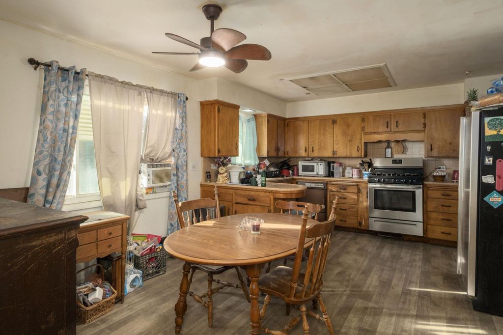 Image 5 of property listing at 10166 S Highland Avenue, Selma, CA 93662
