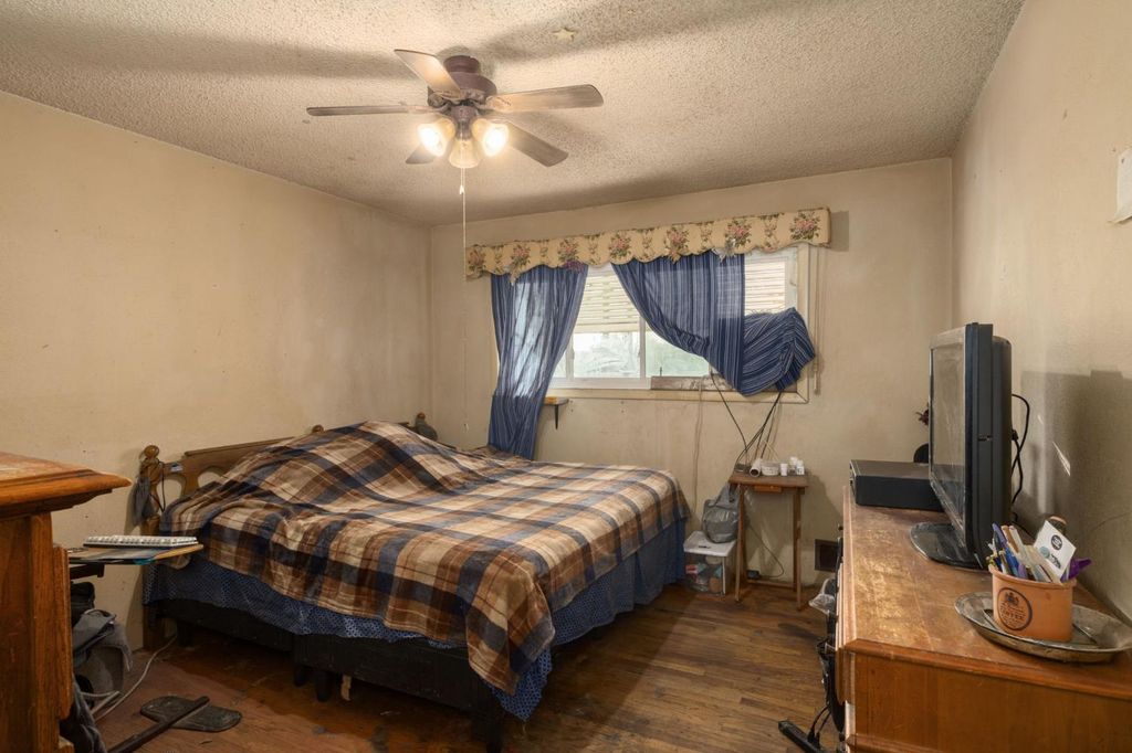 Image 8 of property listing at 10166 S Highland Avenue, Selma, CA 93662
