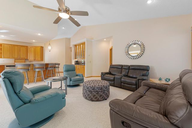 2065 Raspberry Ridge Place NE, Owatonna, MN 55060