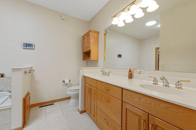 2065 Raspberry Ridge Place NE, Owatonna, MN 55060