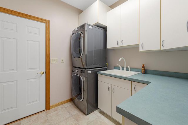 2065 Raspberry Ridge Place NE, Owatonna, MN 55060