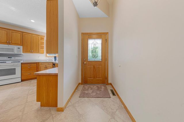 2065 Raspberry Ridge Place NE, Owatonna, MN 55060