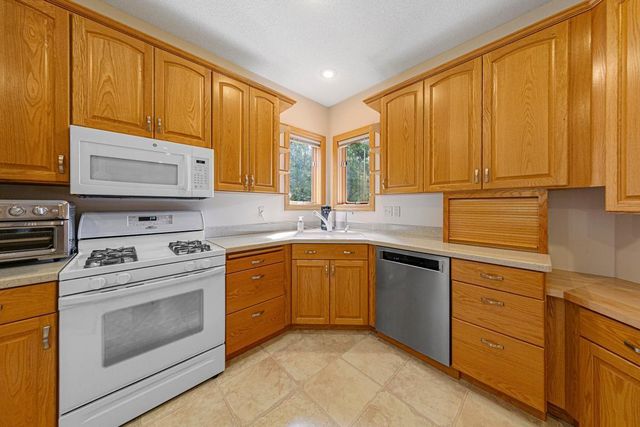 2065 Raspberry Ridge Place NE, Owatonna, MN 55060