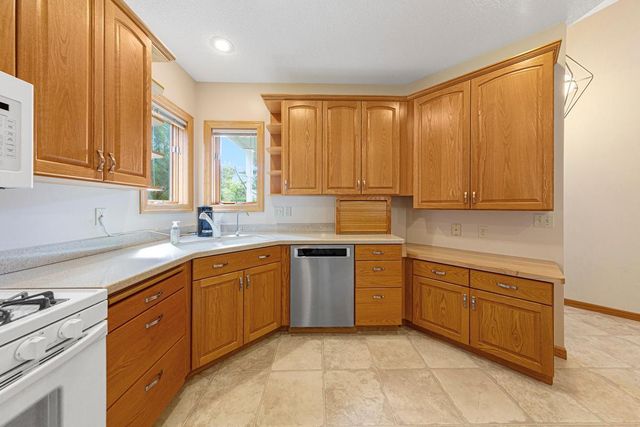 2065 Raspberry Ridge Place NE, Owatonna, MN 55060