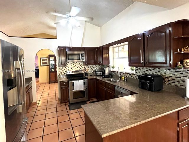 16200 SW 284th St, Homestead, FL 33033