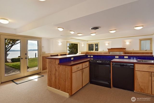8319 NE Juanita Drive, Kirkland, WA 98034