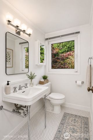 8319 NE Juanita Drive, Kirkland, WA 98034