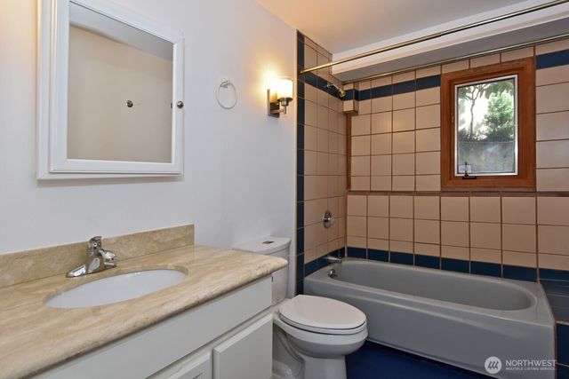 8319 NE Juanita Drive, Kirkland, WA 98034
