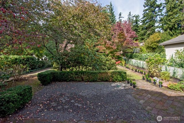 8319 NE Juanita Drive, Kirkland, WA 98034